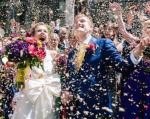 is amanda akass married