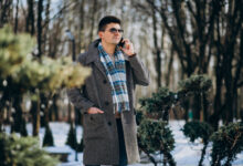 From morning to late evening: the discreet strength of the black wool coat