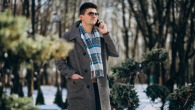 From morning to late evening: the discreet strength of the black wool coat